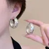 Pendientes Metálicos Minimalistas de Lunares para Mujer 2026 Nueva Tendencia Clavillos de Alta Gama Pendientes de Aro Lujosos Ligeros Accesorios de Moda