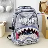 Mochila Escolar Impermeable Nueva con Estampado de Tiburón de Colores para Estudiantes de Primaria, Gran Capacidad, Sencilla y Versátil