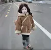 Jaquetas de Outono e Inverno para Meninas 2024 Nova Lã de Cordeiro Pelúcia Veludo Adicionado Roupa de Peça Única de Pelo Infantil Terno para Início do Inverno