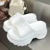 26 Años de Nuevos Modelos de Pantuflas de Suela Gruesa para Mujer, Modernas, Sencillas, Cómodas, Antideslizantes, Superficie de Zapato Masajeadora, Pantuflas Frescas, Pantuflas de Eva