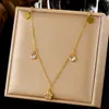 Moderna Joyería de Nicho de Lujo Ligero Versátil Forma de Corazón Flor Diamantes Incrustados Chapado en Oro Cadena para Clavícula Pulsera Acero Inoxidable Elegante Simple Conjunto
