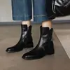 Botas curtas de couro genuíno estilo britânico para comércio transfronteiriço, botas femininas pretas com salto grosso, bico quadrado e zíper lateral, botas Martin para outono e inverno