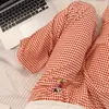 Calças de pijama femininas, calças de algodão bolha para caminhada, calças estampadas com desenhos animados, calças xadrez para homens e mulheres, calças de casal para uso externo