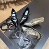 Zapatos de Salón Negros de Punta Fina de 7 cm para Mujer, Nuevo Estilo Primavera y Verano, Tacón Grueso Retro con Remaches, Boca Baja de Tacón Alto para Viajar al Trabajo