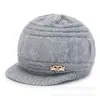 Novo chapéu de inverno forrado com fleece para meia-idade e idosos, boné feminino com aba, chapéu de lã tricotado versátil para senhoras, chapéu quente para mães