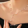 Collar de Perlas Redondas con Flor de Circonia, Cadena de Clavícula de Lujo Ligero de Nicho, Accesorio de Alta Gama, Elegante y Único
