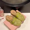 Turban de Fuegos Artificiales de Alto Valor Medias Zapatillas de Verano para Mujer Ropa Exterior 2026 Nuevo Estilo Hada Birkenstock con Sandalias de Falda