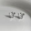 Exquisitos pendientes de hada súper combinables con diseño de nicho de oreja de mariposa pequeña tridimensional, estilo frío, con personalidad de cóclea y hueso de oreja.