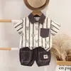 Verano Niños Solapa Rayas Verticales Estampado de Oso Manga Corta Casual Algodón Pantalones de Cinco Cuartos Nuevo Conjunto de Dos Piezas Fabricante Venta al por Mayor