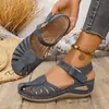 Sandalias de cuña de punta cerrada para talla grande en stock, moda europea y americana de verano, versátiles sandalias huecas de velcro para mujer 2026