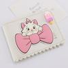 Gato Mary Gato Blanco Dibujos Animados Accesorios DIY Vaso para Agua Funda para Teléfono Móvil Pantuflas Decorativas Funda para IPAD Pegatinas Hechas a Mano