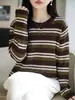 Elegante Blusa de Tricô com Gola Redonda e Listras Contrastantes de Lantejoulas para o Dia a Dia, Levemente Brilhante, Versátil Moda Feminina Primavera/Outono