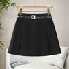 Falda plisada de cuero negro hecha a medida para mujer, nuevo estilo popular de otoño, diseño adelgazante, cuero PU
