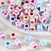 Cuentas de Letras de Colores con Fondo Blanco Acrílico de 6*6mm con Efecto de Goteo de Aceite, Cuentas Sueltas para Pulseras, Collares y Accesorios de Joyería Hechos a Mano DIY