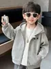 Jaqueta de Outono para Meninos 2026 Novo Estilo Coreano Moletom com Capuz para Crianças Pequenas Saco de Bebê Primavera e Outono Casual Moletom de Tricô