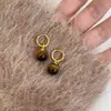 Pendientes y Aretes Maillard Cuadrados Retro de Otoño e Invierno Color Caramelo Piedra Ojo de Tigre Geométrico Nuevos Productos del Año