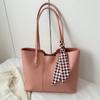 Bolso de hombro sencillo y moderno, nuevo bolso de mano informal de gran capacidad para otoño de 2023, diseño de nicho, bolso de mano para mujer