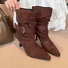 Botas de tacón de aguja de punta fina de moda retro con tacón de bloque 2026 gamuza hebilla botas cortas adelgazantes otoño e invierno nuevas botas de moda