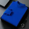 Nuevo suéter de punto para hombre de otoño e invierno, color liso, anti-pilling, suéter de lana de punto fino, manga larga, cuello semialto, ropa para hombre