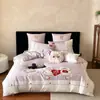 Gato da Sorte Desenho Animado 100S Bordado de Alta Precisão Algodão de Fibra Longa Conjunto de Quatro Peças Capa de Edredom de Casamento Bordada Vermelha Roupa de Cama