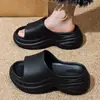Ropa Exterior de Playa Simple Suela Gruesa Sensación Suave Pantuflas Mujer 2026 Nuevo Uso en Interiores Hogar Sandalias Antideslizantes Verano