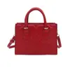Bolsa Satchel Elegante com Relevos Pequena Quadrada para Mulheres 2025 Novo Estilo Início de Outono Moda Retrô Simples Bolsa de Ombro Cruzada