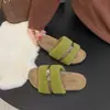 Chinelos femininos peludos estilo coreano outono e inverno 2026 em formato de H, de pelúcia, com sola plana, para uso externo, modernos e elegantes
