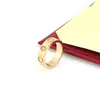 Anel de Cartão V-Gold Moda Anéis de Casal de Aço Titânio Anel de Cartão Sem Diamantes Três Diamantes Estilo Europeu e Americano Personalizado Venda Direta de Fábrica