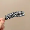 Pinza de plátano en forma de corazón Melard marrón, un accesorio para el cabello sofisticado y minimalista con un lazo y diseño floral