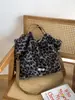 Bolsas únicas de otoño e invierno en oferta, bolsos de mujer a precios de ganga, exceso de stock de fábrica, bolsas tote versátiles de gran capacidad