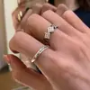 Anillo vintage con cara sonriente cuadrada desgastada para mujer, diseño de nicho, anillo de dedo con apertura de letra personalizada, anillo de cola