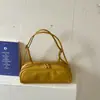 Bolso de axila tipo baguette ligero de nicho estilo coreano para mujer, nuevo modelo 2026, alto valor estético, casual, simple, elegante, bolso de mano y hombro
