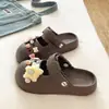 Sapatos Vibrantes e Rejuvenescedores com Furos e Babados Doces para Mulheres, EVA, Verão, Ao Ar Livre, Para Ir ao Trabalho, Mary Jane, Sandálias Fechadas