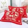 Toalla de almohada de boda gasa de tres capas bufanda de almohada roja grande regalo para adultos variedad de flores dos al por mayor