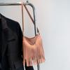 Bolso de hombro con flecos de moda personalizado para celebridades de internet para mujer 2023 Invierno nuevo bolso cruzado para mujer popular bolsa para teléfono este año