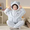 Conjunto de pijama outono e inverno para meninas, novo estilo 2026, fleece de coral, roupa de dormir quente com capuz para crianças e bebês