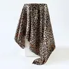 Bufanda cuadrada de satén con estampado de leopardo de 90 cm, pañuelo cruzado de seda, bufanda europea y americana para mujer, turbante de muselina