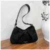 Versión Coreana Bolsa de Nube Plegada con Textura de Nicho 2025 Nuevo Bolso de Mano con Hombro Bolso de Axila de Invierno Elegante