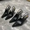 Tacones Altos Negros Puntiagudos Tacones de Aguja Estilo Nuevo Primavera 2025 Sandalias de Punta Cerrada para Mujer de Charol Sexy de Gama Alta