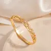 Pulsera Cruzada Europea y Americana de Cobre Incrustado con Circonio Estilo Cubo de Azúcar Chapada en Oro de 18K Joyería Estilo Correa de Reloj