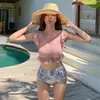 Vacaciones en la playa Corea del Sur traje de baño para pareja Sexy Delgado cintura alta que cubre el abdomen falda con abertura traje de baño de tres piezas para mujer venta al por mayor