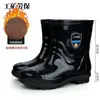 Botas de chuva de borracha impermeáveis e espessas, quentes e duráveis para o inverno, de altura média, botas de chuva masculinas com forro de fleece, botas de água antiderrapantes de cano curto, de cano baixo