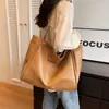 Bolso de mujer de gran capacidad 2026 nuevo diseño de moda, bandolera simple, popular este año, bolso de hombro tipo tote texturizado para el trabajo