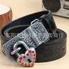 Cinturón para Hombre Cinturón Estampado para Hombre Hebilla con Cierre de Corazón Trendy Moda Retro Casual Versátil Cinturón Juvenil