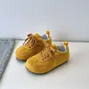 Zapatos de Entrenamiento Moral para Niños 2025 Nuevos Zapatos de Primavera y Verano para Niñas, Zapatos Casuales Retro para Niños Medianos y Grandes, Zapatos Deportivos Transpirables para Niños