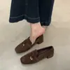 Zapatos de Cuero Pequeños Retro Británicos de Gamuza con Punta Cuadrada 2026 Estilo Nuevo de Primavera Mocasines sin Cordones Zapatos Tipo Gorro con Tacón Grueso