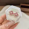 Brincos de Tarraxa Flor da Sorte Zircônia Estilo Novo Agulha de Prata Exquisitos Modernos Doces Brincos Acessórios de Brincos Versáteis de Luxo Leve de Alta Qualidade para Mulheres