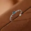 Nuevo Anillo de Cubo de Azúcar Pequeño Diamante Verde de Yuhong Anillo de Diseño de Nicho para Mujer Moda Retro Anillo Cuadrado Ajustable