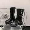 Botas Martin de Sola Grossa 2026 Botas Longas de Salto Alto Femininas Novas Botas de Cano Alto Fivela de Cinto Moda Salto Bloco Botas de Motocicleta