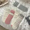 Meias Novas de Outono Estilo Japonês Bordadas com Flores Meia de Cano Médio Bainha Dupla Franzida Meias Longas Listras de Microcompressão Meias Largas